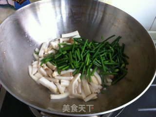 Stir-fried Leek Stem with Pleurotus Eryngii recipe