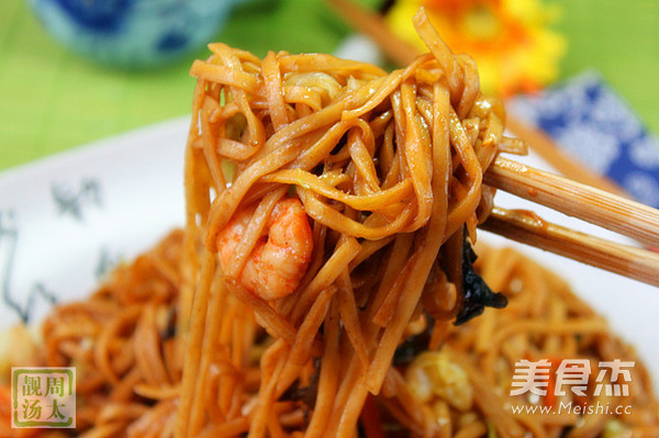 Assorted Fried Noodles with Sauce recipe