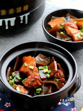 Braised Pork with Seaweed Stew