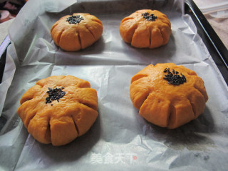 Bread is Also Healthy: Wolfberry and Red Bean Bread recipe