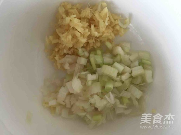 Steamed Dumplings with Leek recipe