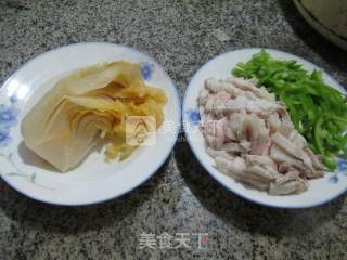 Stir-fried Pickled Cabbage with Pork in Hot Pepper recipe