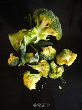 #蛋美食# Fried Broccoli with Eggs recipe