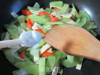 Stir-fried Lettuce with Red Pepper Thousands recipe