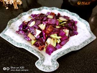 Stir-fried Purple Cabbage with Pork Belly recipe