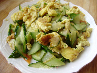 Home Cooking-scrambled Eggs with Cucumber Slices recipe