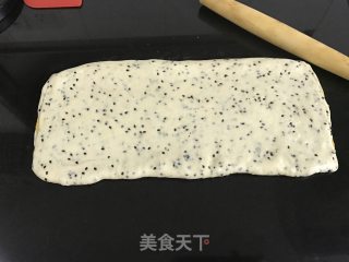 Black Sesame Sweet Potato Twisted Bread recipe