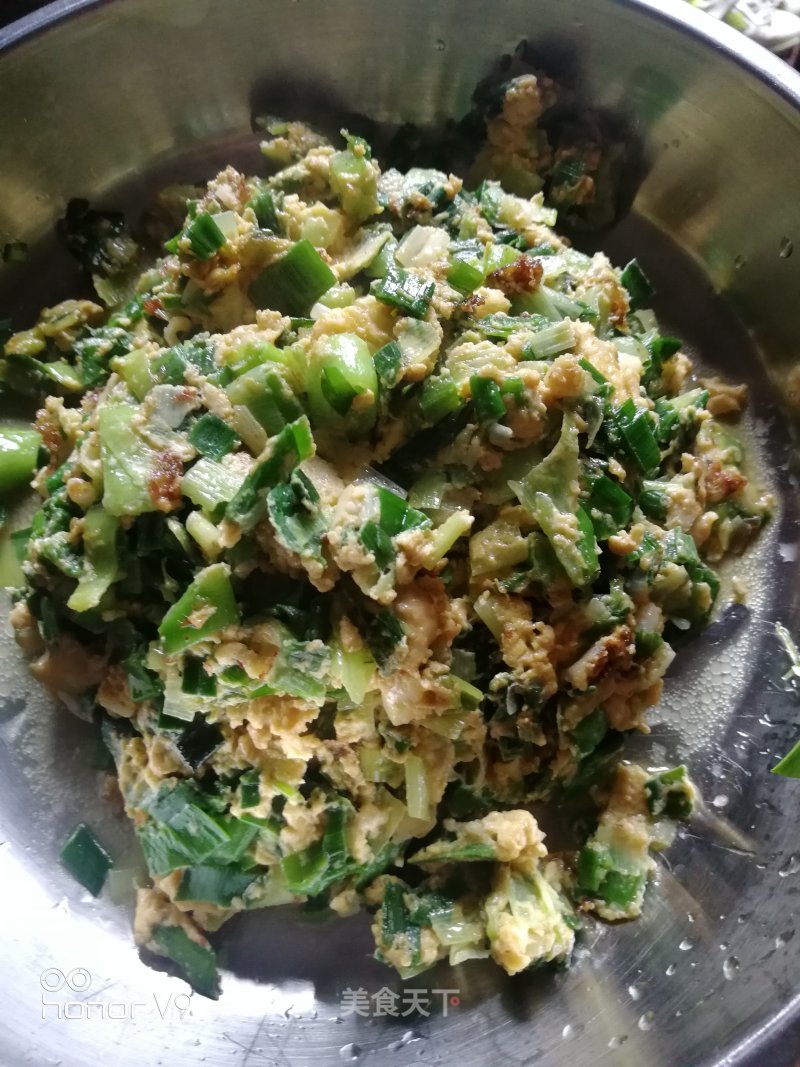 Fried Eggs with Garlic Sprouts recipe