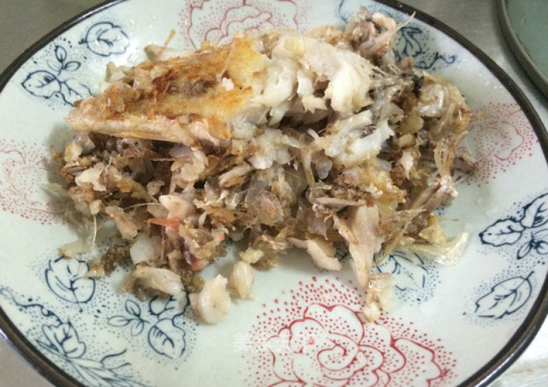 Pan-fried Salted Sea Fish---a Good Choice for Summer Porridge recipe