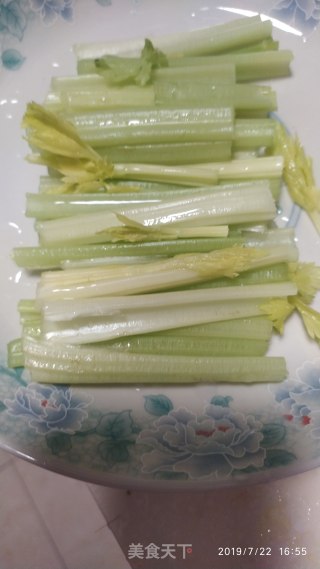 Stir-fried Celery with Chicken Breast recipe