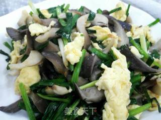 Scrambled Eggs with Mushrooms and Chives recipe