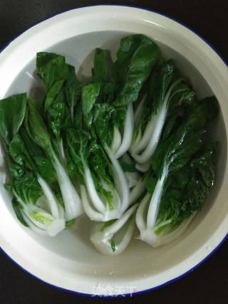 Stir-fried Mushrooms with Milk and White Rape recipe
