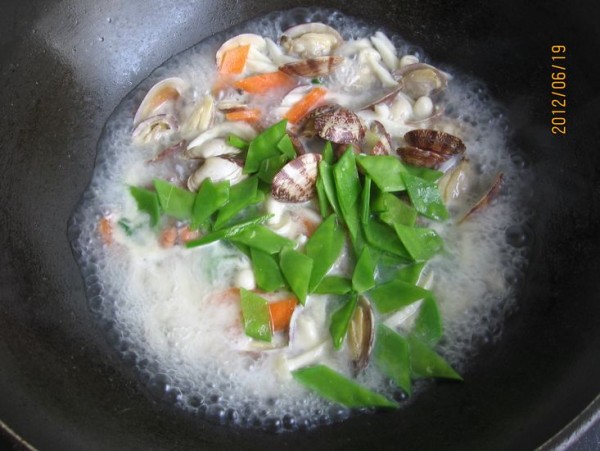 Seafood Mushroom and Clam Soup recipe