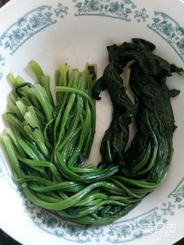 Garlic Spinach Dumpling with Tahini Sauce recipe