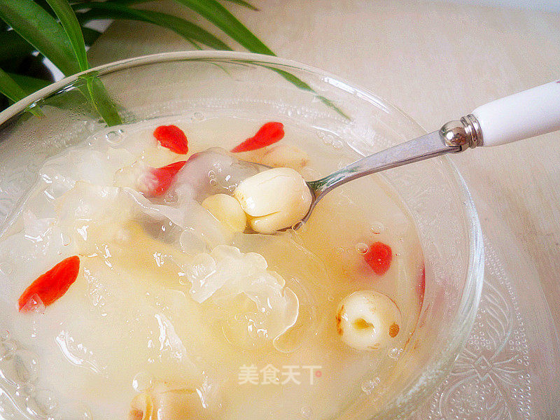 Rock Sugar Tremella and Lotus Seed Soup recipe