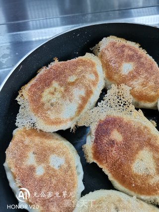 Chives, Eggs and Shrimp Skin Fried Buns recipe