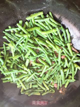 Fried Pork with Beans recipe