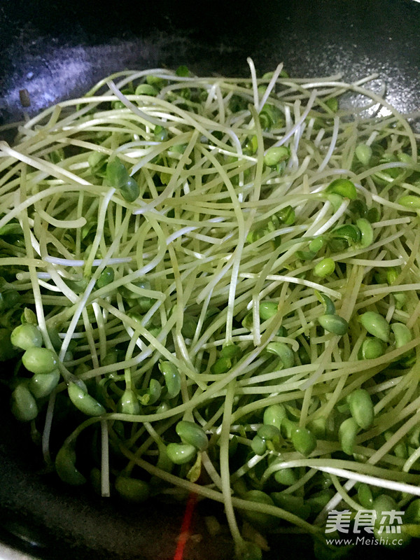 Fried Pork with Pea Sprouts recipe