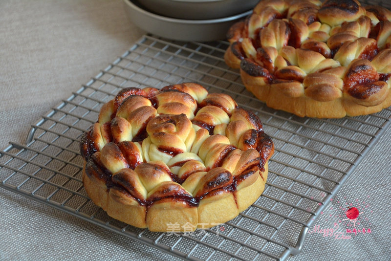 Plum Sauce Flower Pan Bread recipe