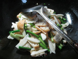 Stir-fried Rice White with Tofu in Garlic Stalk Oil recipe