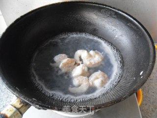 Stir-fried Shrimp with Fungus and Tomato recipe