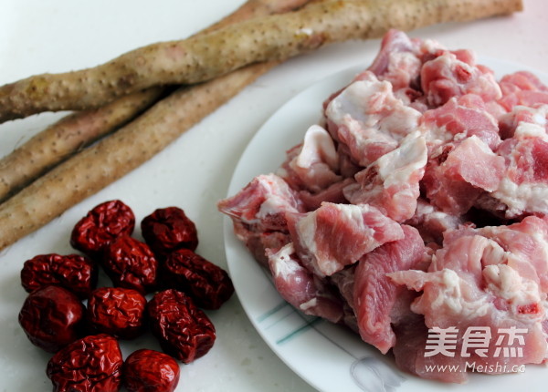 Iron Bar and Yam Pork Ribs Soup recipe