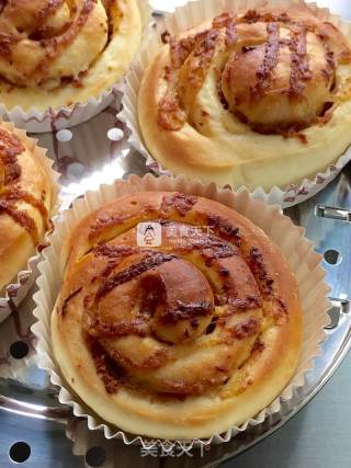 Crisp and Fragrant-pork Floss Rolls with Salad Sauce recipe