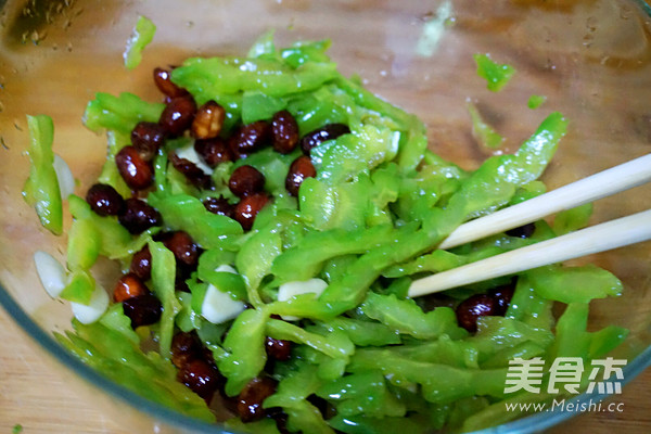 Peanuts Mixed with Cold Melon recipe