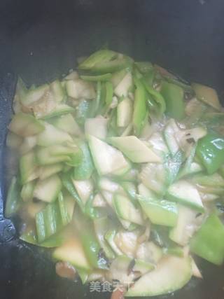 Stir-fried Zucchini with Hot Peppers recipe