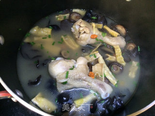 Goji Mushroom and Chicken Thigh Soup recipe