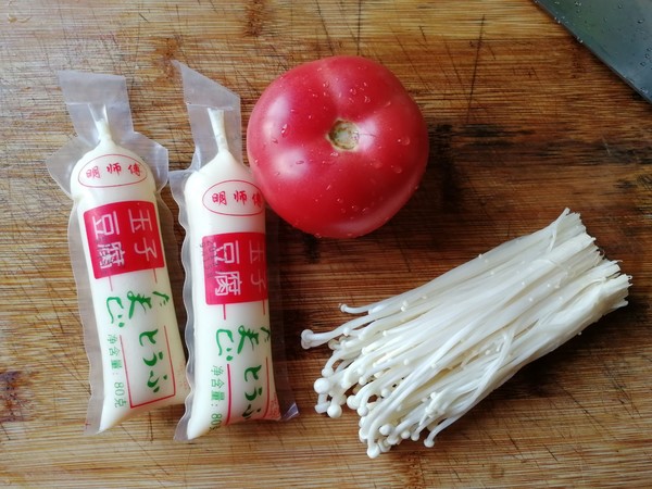 Enoki Mushroom Tomato Tofu Soup recipe