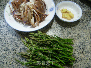 Stir-fried Flower Crab with Asparagus Tip recipe