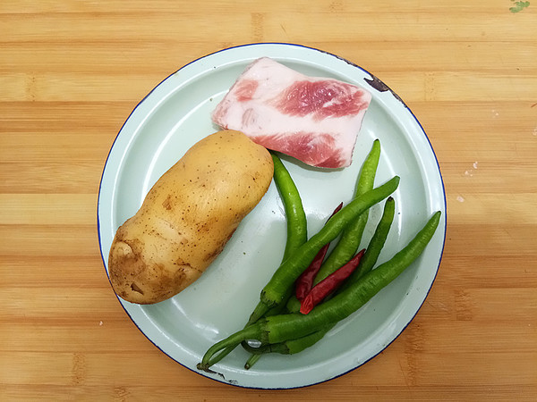 Stir-fried Potato Chips with Pork Belly recipe