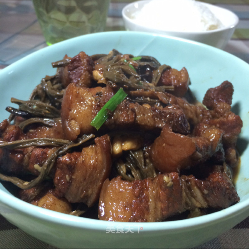 Braised Pork with Dried Cowpeas recipe