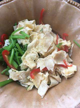 Celery Mixed with Oily Bean Curd recipe