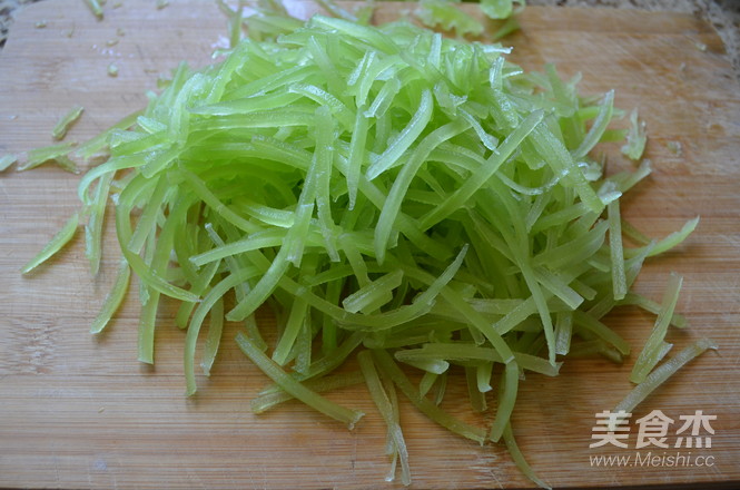 Crispy Jellyfish Mixed with Lettuce recipe