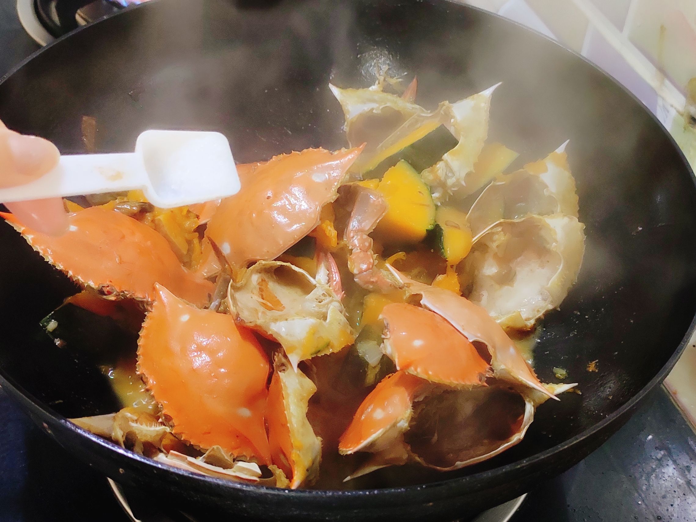 Umami-rich Crab Shell Stewed Pumpkin recipe