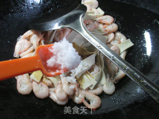 Thousands of Fried Jiang White Shrimp recipe