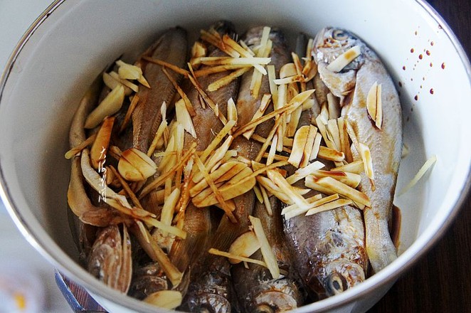 Pan-fried Small Yellow Croaker recipe