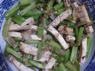 Stir-fried Tofu with Parsley recipe